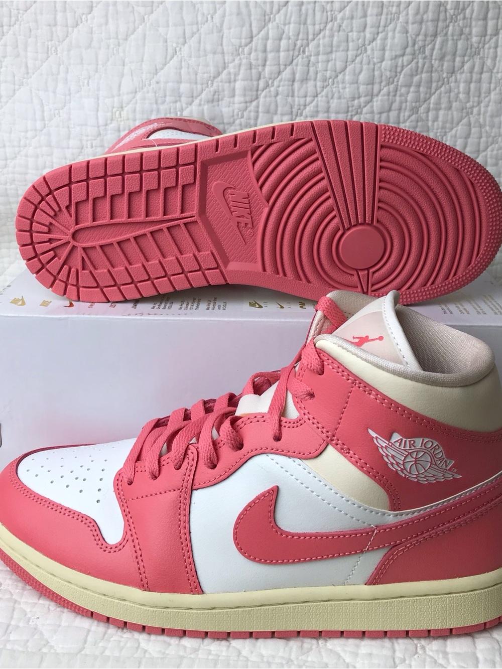 Nike Air Jordan 1 MID Shoes Women’s SZ 9.5 Sail Pink Salt Guava Ice BQ6472-109 - Picture 4 of 13